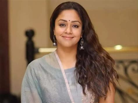 jyothika hot videos|Jyothika's breathtaking performances in Tamil movies .